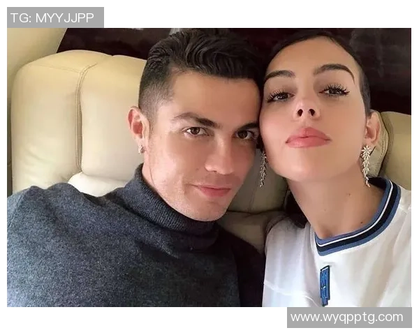 C罗与宠物的温馨时光揭秘他的生活趣事与情感羁绊 C罗与宠物的温馨时光揭秘他的生活趣事与情感羁绊