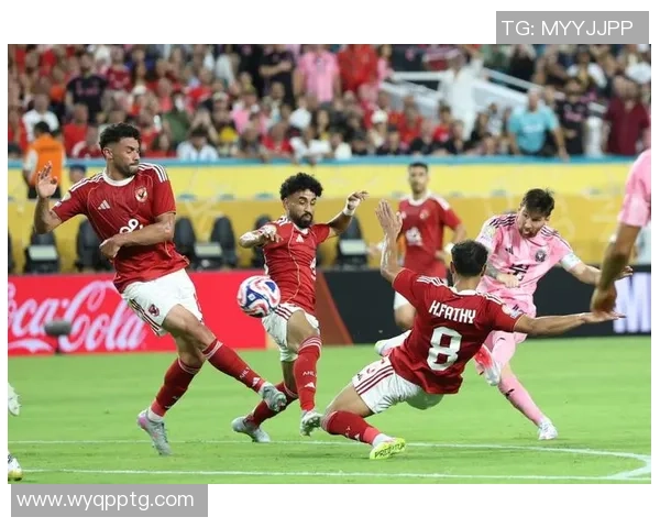 全球足球明星阵容及其精彩瞬间照片展示 全球足球明星阵容及其精彩瞬间照片展示