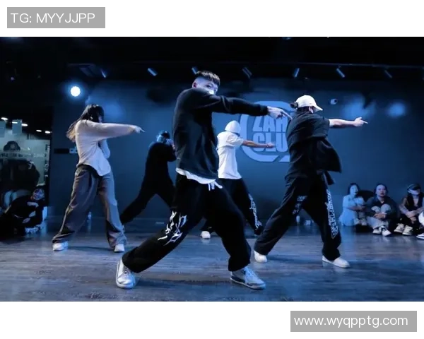 南京街舞队荣登全国街舞力量排行榜第8名展现青春活力与团队精神 南京街舞队荣登全国街舞力量排行榜第8名展现青春活力与团队精神