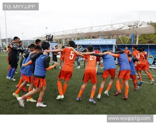 李亮足球：从青训到职业赛场的成长之路与未来展望