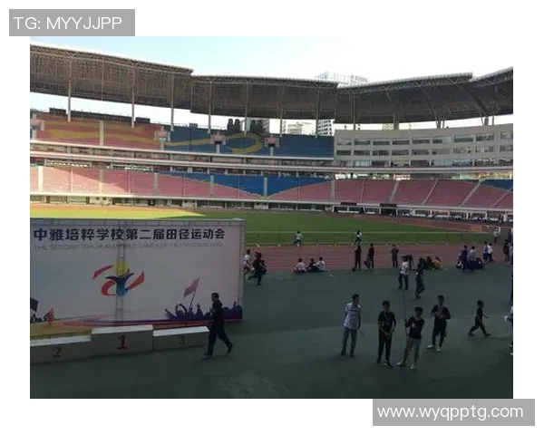 热爱足球的青春梦想与激情在黑板报中绽放光彩 热爱足球的青春梦想与激情在黑板报中绽放光彩